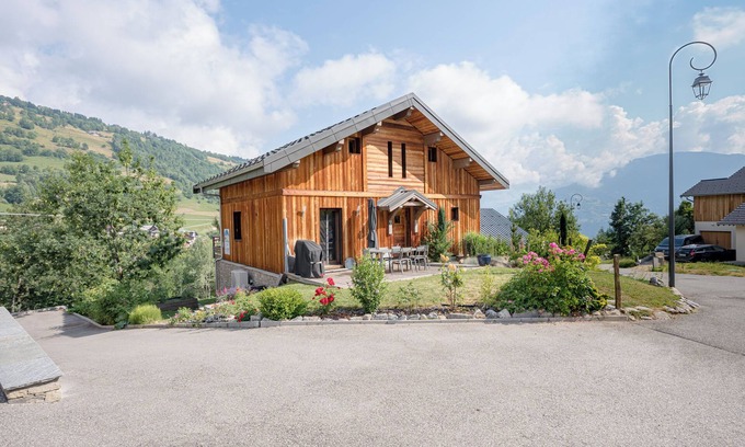 Les Avanchers-Valmorel Ski Chalet | Chalet "Dolyo" with Mountain View, Private Terrace and Wi-Fi