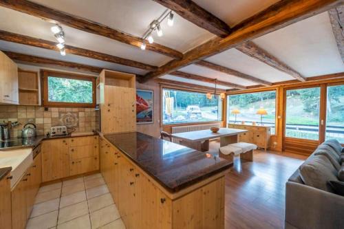 Courchevel Apartment | Chalet des Écureuils - Grand chalet familial proche des pistes avec parking