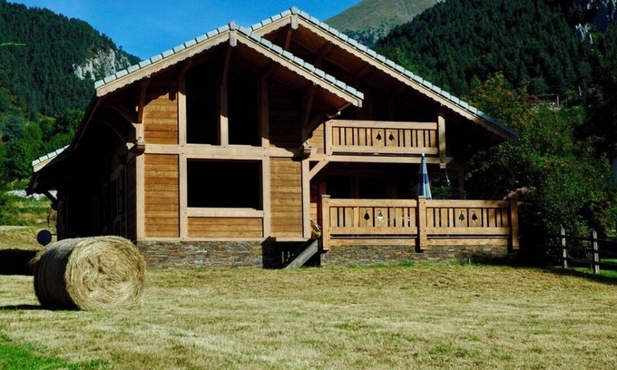 Saint-Dalmas Ski Chalet | Chalet des Sources