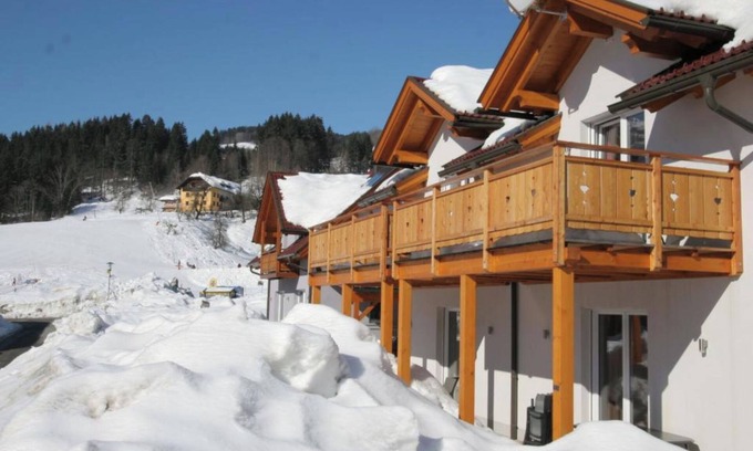 Kotschach-Mauthen Ski Chalet | Chalet directly at the ski slope with a garden