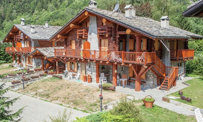 Antey-Saint-Andre Ski Chalet | Chalet in Antey-Saint-André with Mountain Views