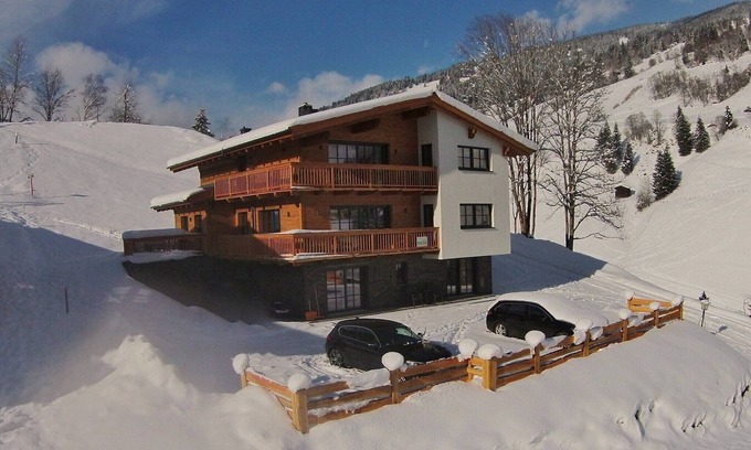 Vorderglemm Ski Chalet | Chalet in Saalbach by Ski Lift & Slopes