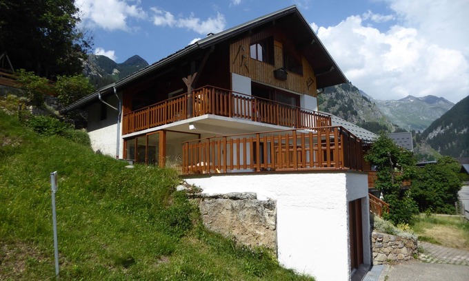 Champagny-en-Vanoise Ski Chalet | Chalet in Champagny-en-Vanoise - Ski in Paradiski - Hike in Vanoise