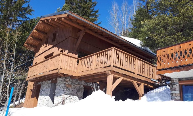 Plagne 1800 Ski Chalet | Chalet in La Plagne 1800, 9 people, 4 bedrooms, 350m from slopes, beautiful view