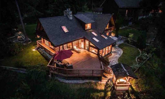 Beasley Ski Chalet | Chalet in "The Woods" with Stunning Views