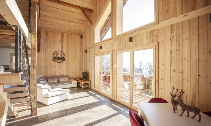 Verchaix Ski Chalet | Chalet 'L'Échappée Des Rêves' with Mountain View, Private Terrace and Wi-Fi