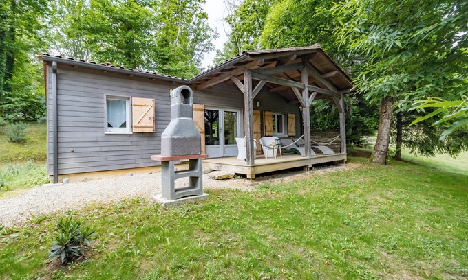 Saint-Cybranet House | Chalet La Truffe – Romantic with Private Spa, Terrace, Garden, Breakfast & Air Conditioning