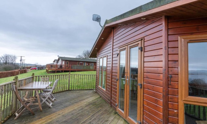 Kinross Ski Chalet | Chalet Loch Leven Lodge 4 by Interhome