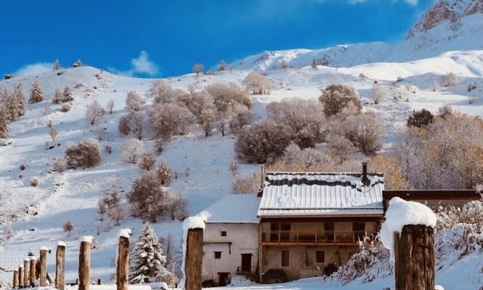 Valloire Ski Chalet | Chalet LOUIS and ROSALIE, sleeps 10, VALLOIRE, nature, authenticity, standing.