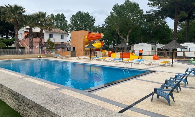 Le Grau-dʼAgde House | Chalet near French Coast with Pool & Slide