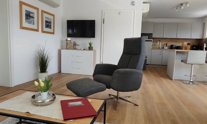 Diemelsee House | Chalet on the Diemelsee with lake view, sun terrace and much more. Pet friendly