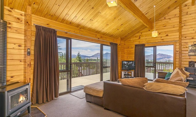 Hanmer Springs Cottage | Chalet Oregon - Hanmer Springs Holiday Home