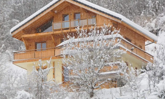 Verchaix Ski Chalet | Chalet 'Ps Vue Panoramique' with Mountain View, Private Terrace and Private Garden