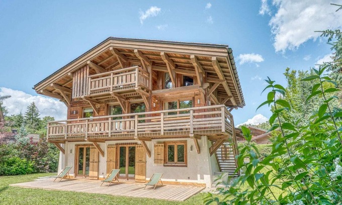 Le Planellet Ski Chalet | Chalet River Summary: