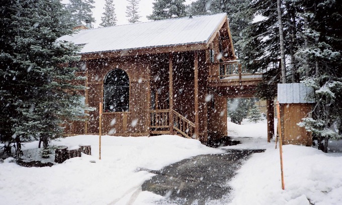 Chamberlands Cabin | Chalet Style Cabin, 1/2 mile to Chambers Landing Beach