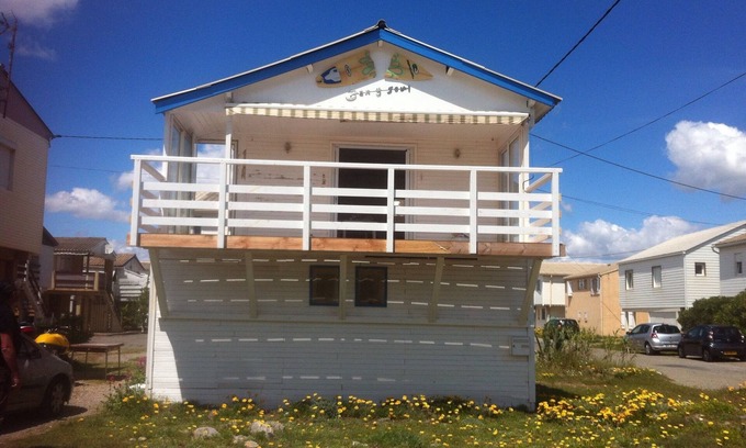 Gruissan Plage Ski Chalet | CHALET TRADITIONNEL EN FRONT DE MER. with terrace and panoramic sea view