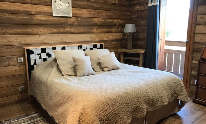 Manigod Ski Chalet | Chalet 'Velajule' with Mountain View, Shared Pool and Wi-Fi