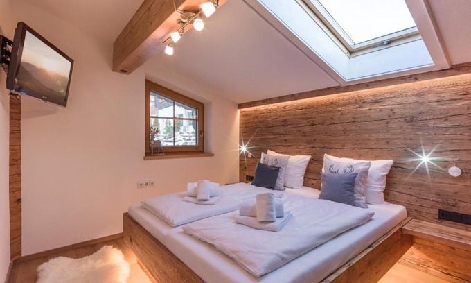Kitzbuehel Ski Chalet | Chalet Weinberg Top 1 & Top 2 by Apartment Managers