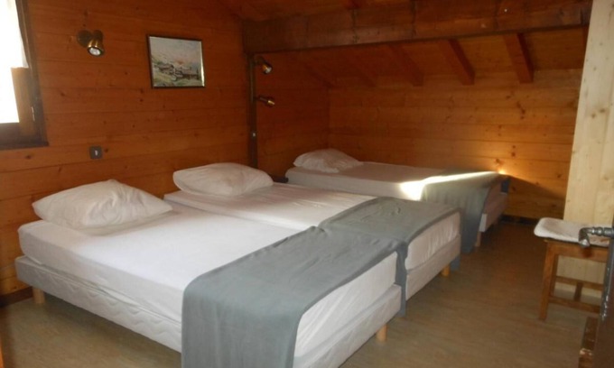 Le Chinaillon Ski Chalet | Chalet, wifi, 20m from ski slopes, view mountain/village, terrace, balcony, parking, tv, ski locker