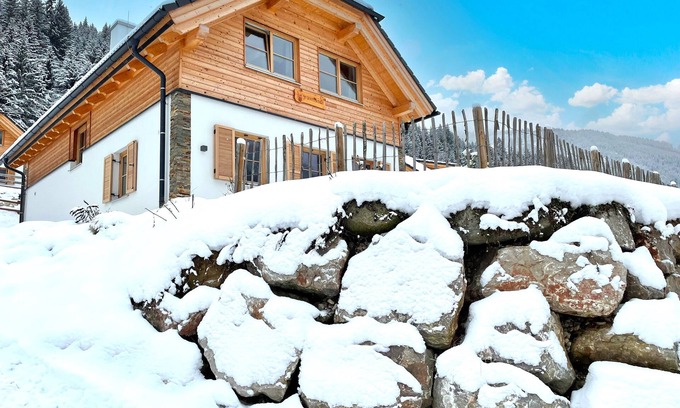 Donnersbachwald Ski Chalet | Chalet with sauna & 4 terraces near the skilift