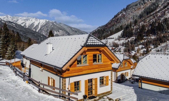 Donnersbachwald Ski Chalet | Chalet with sauna and hottub near ski lift
