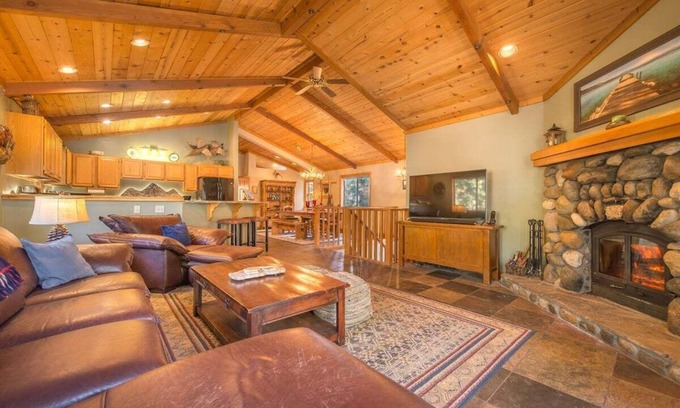 Talmont House | Challies Chalet Pool table, sauna, game room!