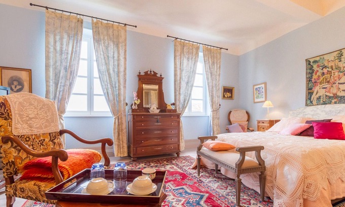 Tournecoupe House | Chambre BLEU, Bed & Breakfast Saint Roch av stay sharing kitchen, swimming pool