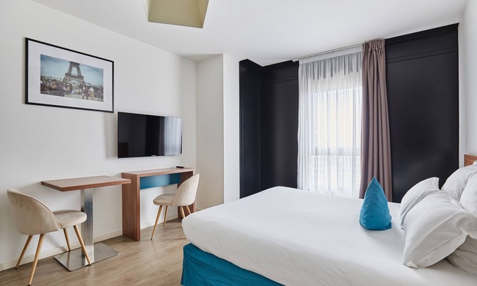 Rueil-Malmaison Apartment | Chambre Confortable et Abordable près du RER