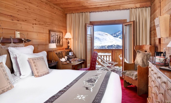 Cognet Apartment | Chambre confort + balcon, accès spa, ski aux pieds
