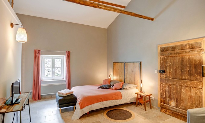 Pont-Saint-Esprit House | Chambre d'hôte Vignes - Provence Occitane