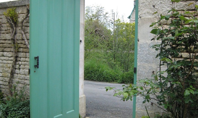Tour Chabot Gavacherie Bed & Breakfast | Chambre d'hôte L'horizon 33m2, waterfront, free parking 5mn from Les Halles