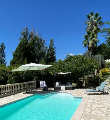 Le Plan-de-Grasse House | Chambre de charme climatisée, avec piscine
