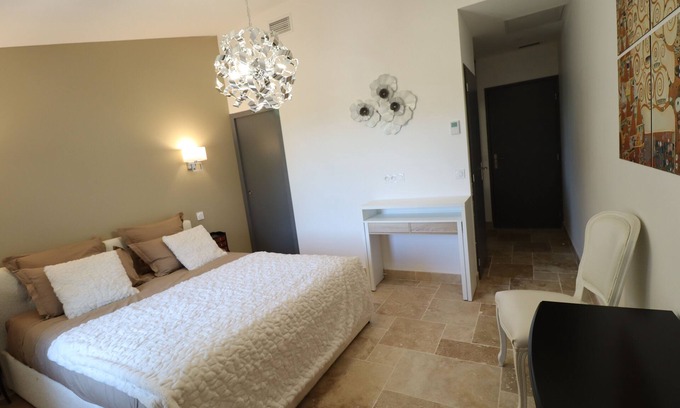 Saint-Just Bed & Breakfast | Chambre Dhôte Pour 2 Personnes Dans un Mas Languedocien Avec Piscine et Jacuzzi
