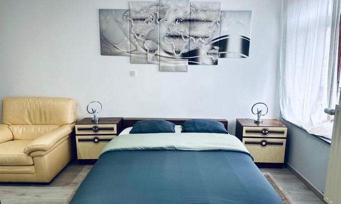 Cuesmes House | Chambre et SDD privées dans une maison partagée avec des résidents