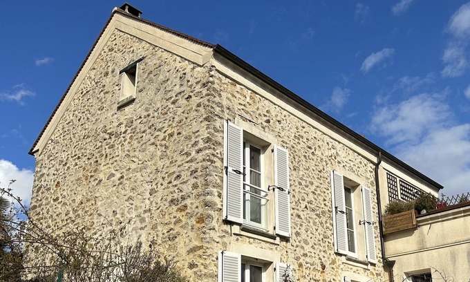 Feucherolles Bed & Breakfast | Chambre Paisible et Central Pour le JO du 26 Juillet au 11 Août. 🐩ok Sociable