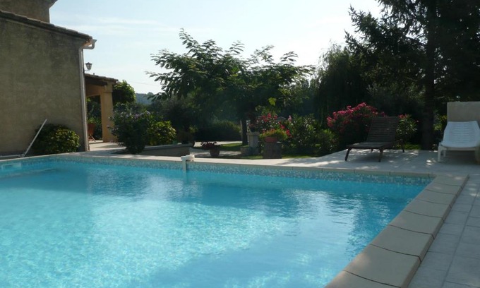 Buisson Bed & Breakfast | CHAMBRES D'HÔTES CLIMATISÉES avec CUISINE d'ÉTÉ "VILLA GOUR du PEYROL"