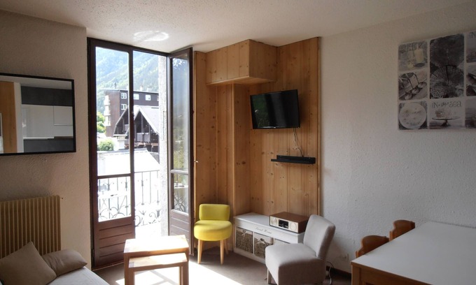Chamonix City Centre Apartment | Chamonix, 1 bedroom apartment, 4 to 6 people 300 meters from the center, Mont Blanc view