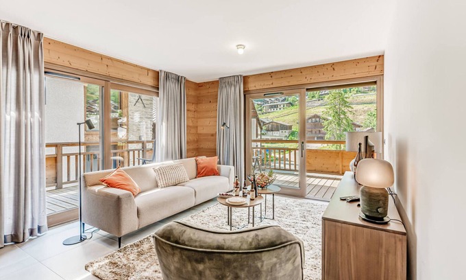 Champagny-en-Vanoise Apartment | Champagny 4 pers, 68m² with Balcony, Parking and Wi-Fi