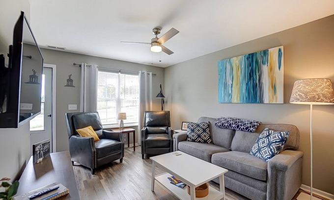 Hamilton House | ChampionHill - Pick & Roll into Spooky Nook 2BD Townhome with Off Street Parking