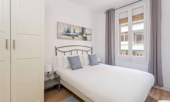 Collblanc y La Torrassa Apartment | Charming apartment in a great location to explore Barcelona, local neighborhood away from the touristic mass and very well connected to the center by metro. The metro station is just 5 minutes away.