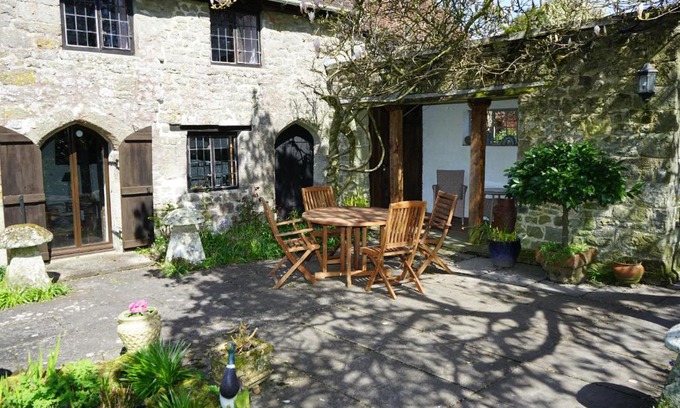 Shaftesbury House | Character 2 double bedroom cottage in Shaftesbury