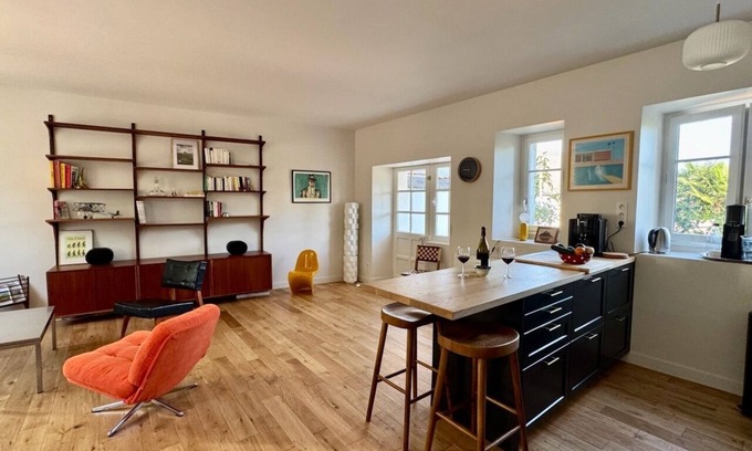 Saint-Jean-le-Thomas Cottage | Character family home in the bay of Mont Saint Michel - sleeps 10
