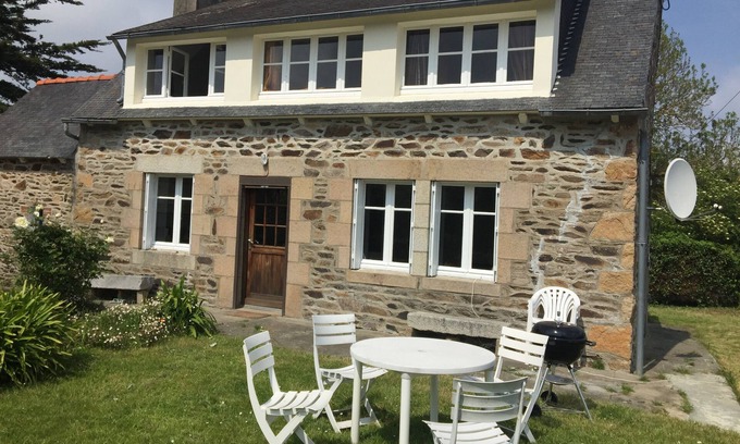 Ploubazlanec House | Character house, close to the sea 200 m between Paimpol and brehat