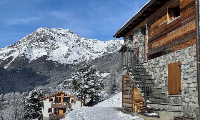 Chiesa in Valmalenco Cabin | Characteristic lodge surrounded by nature near the ski facilities.