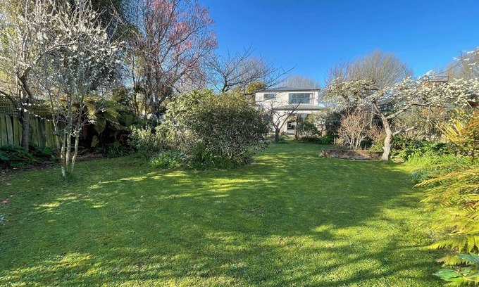 Saint Albans House | Character, quiet & new, near CBD: CNZhouse