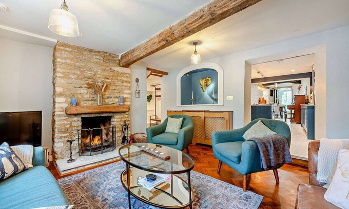 Tetbury Cottage | Characterful family friendly Cottage - Elephant Cottage