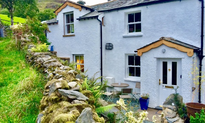 Staveley Cottage | CHARACTERFUL LAKELAND COTTAGE . WIFI,SKY TV, LOG FIRES, PRETTY LOCATION.