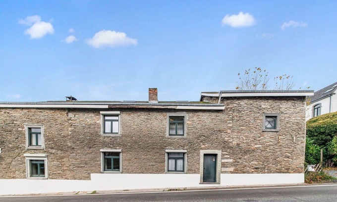 Cherain House | Characteristic holiday home with balcony