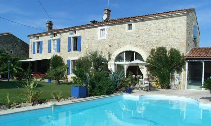 Fontenille House | Charentaise house with character, Charente river 150 metres away