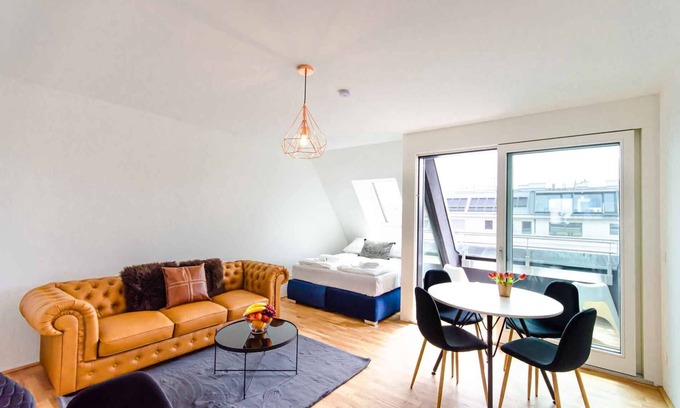 Weißgerber Apartment | ★Charismatic Vienna Oasis★ | 5★ Location + Balcony